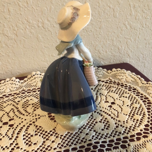 Lladró “Pretty Pickings” - Picture 4 of 7